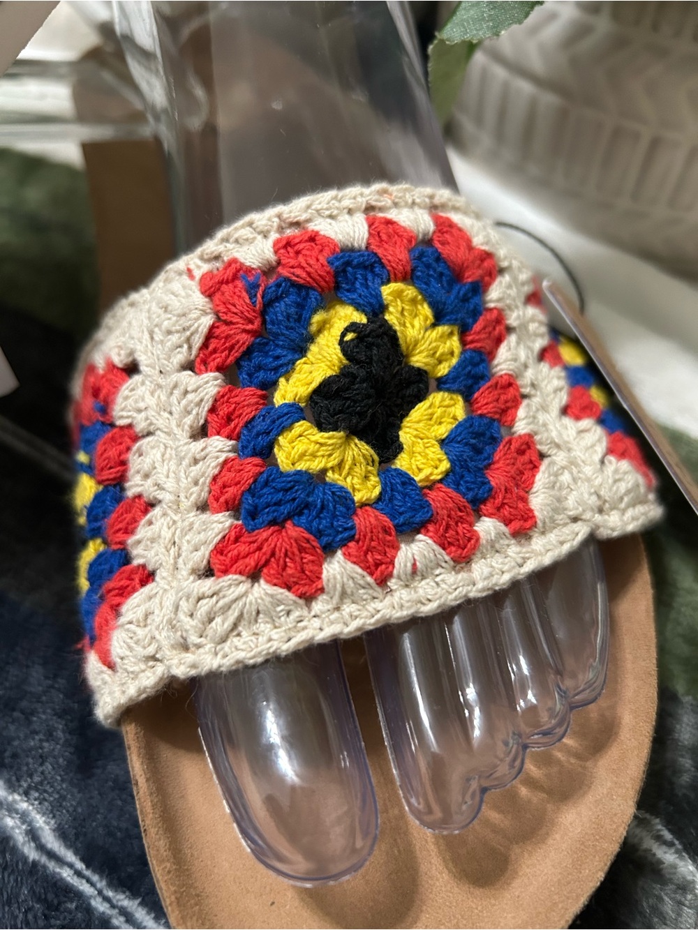 NWT Crevo Crochet Granny Square Slides Cream,Red,Blue,Yellow, Size 11 - Picture 2 of 4
